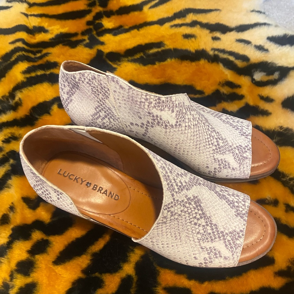 Lucky Brand Women's Cream Snakeskin Mules